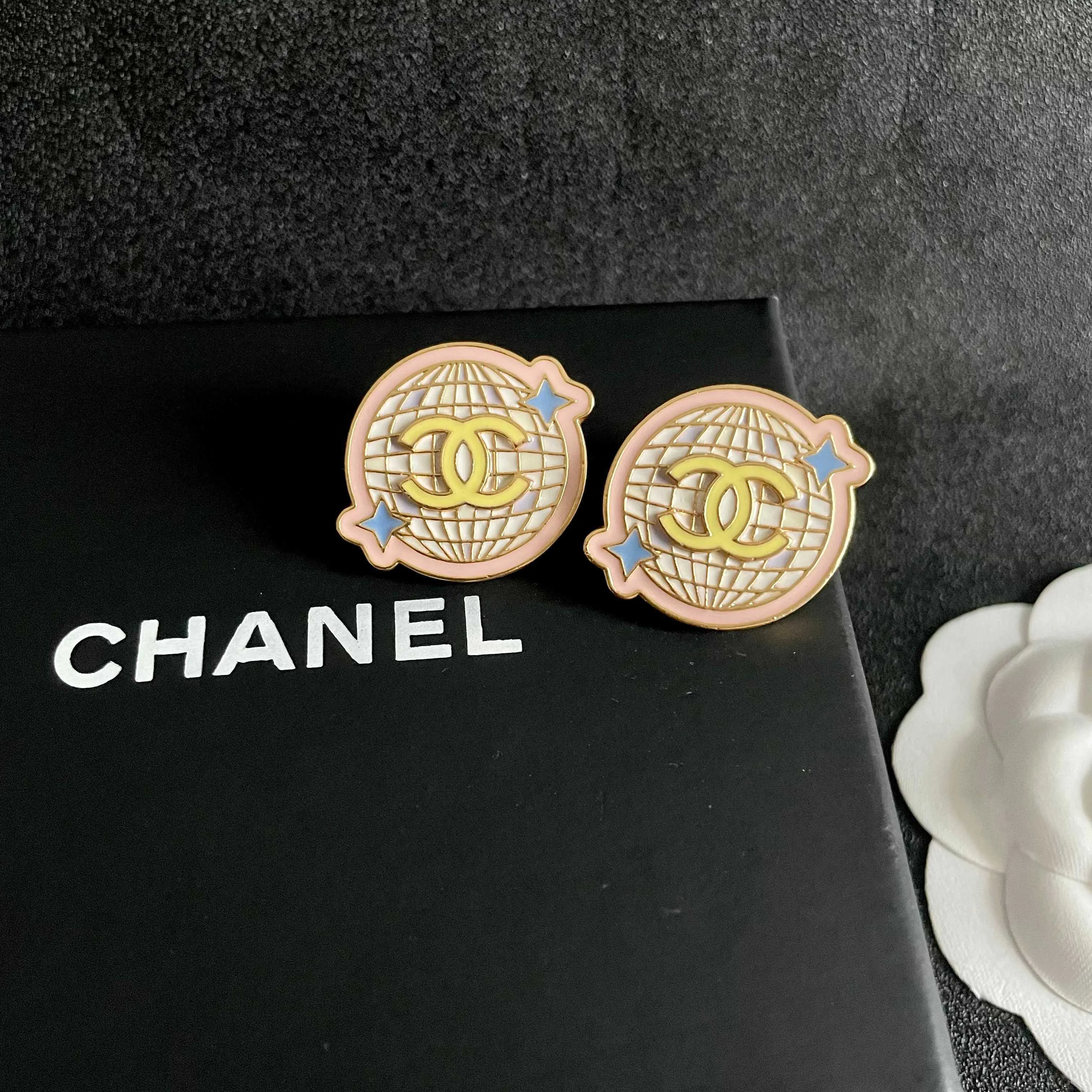 Chanel 双C 耳钉 小巧点缀 耳饰