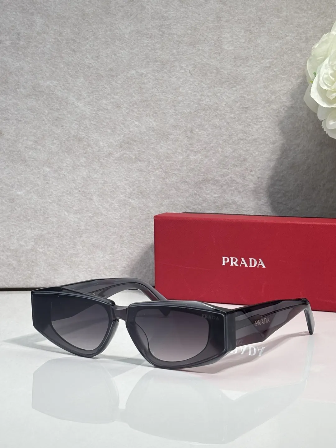 Prada 墨镜 時尚防晒款