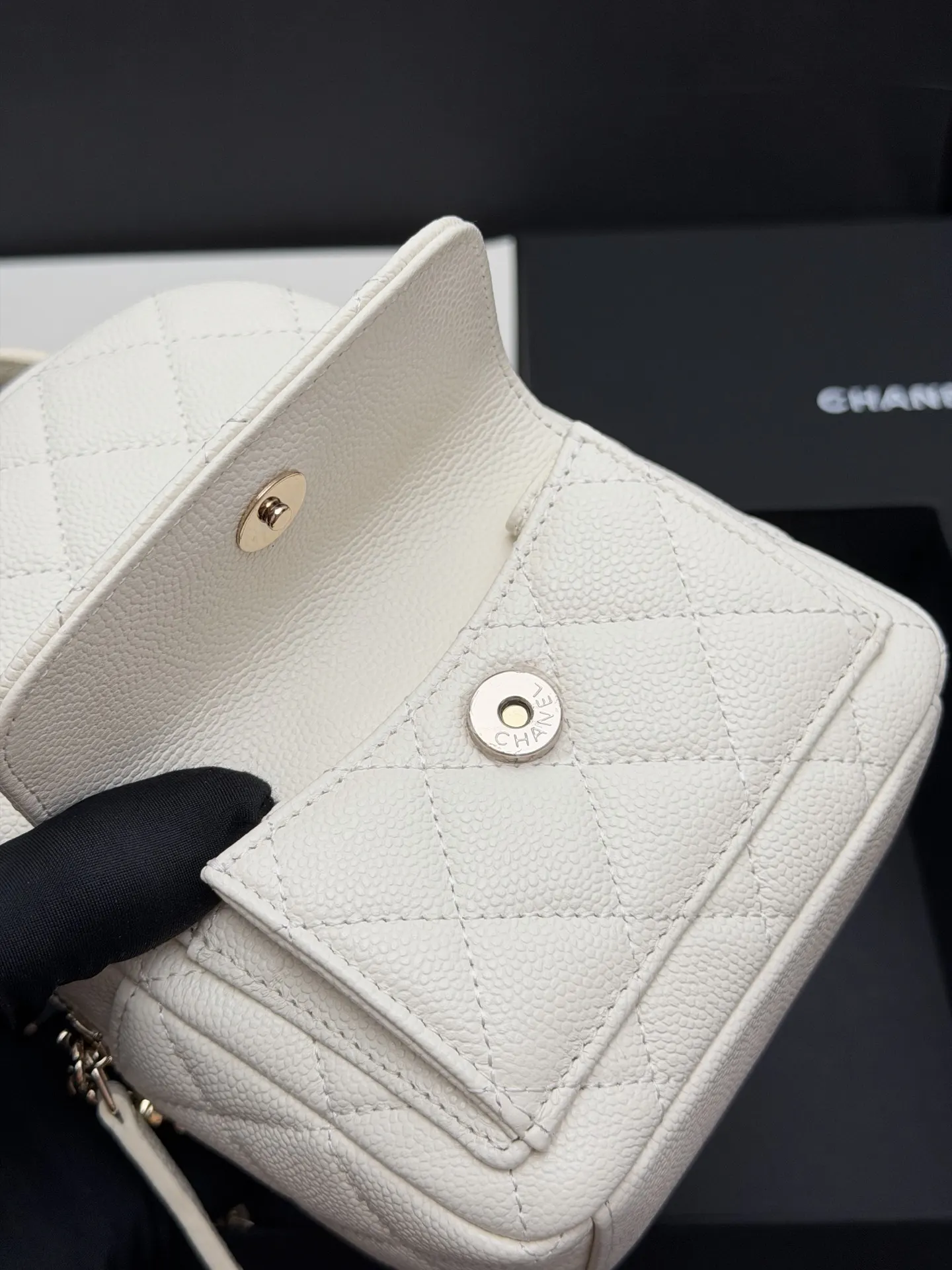 White Backpack Classic Fashion Leather Image 9 White Backpack Classic Fashion Leather Image 9