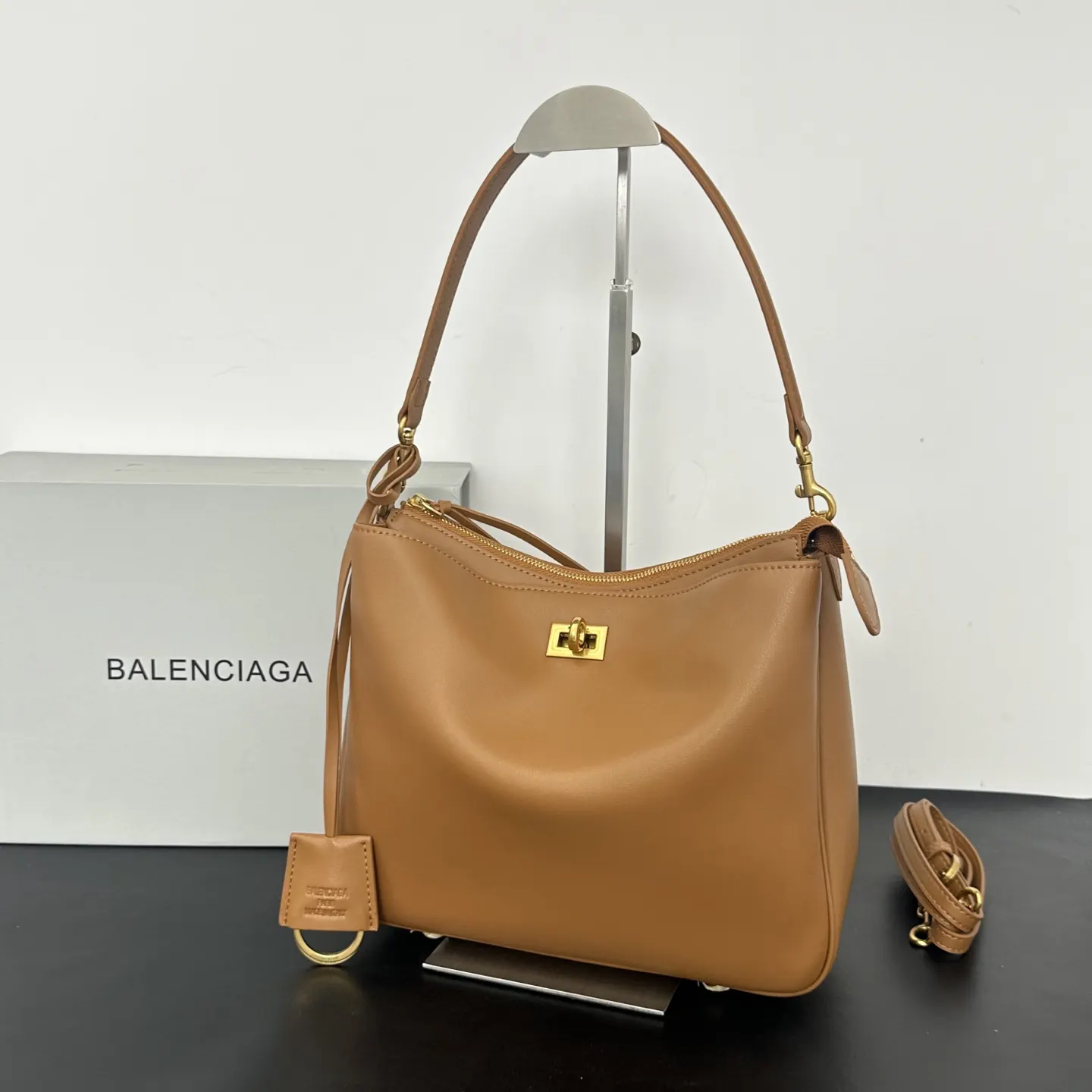 Balenciaga Rodeo 牛皮 腋下包 簡約腋下(數字3) Balenciaga Rodeo 牛皮 腋下包 簡約腋下(數字3)