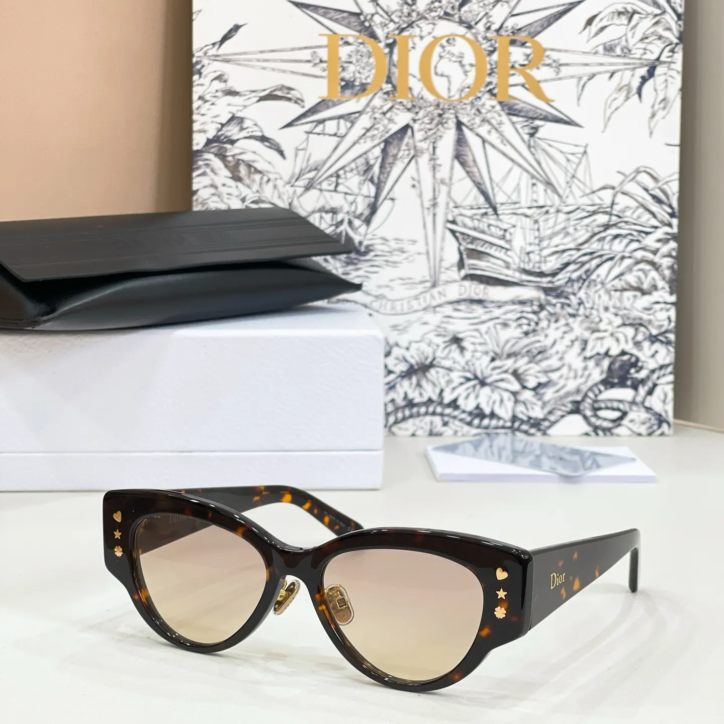 Dior 黑色宽框太阳镜 复古遮阳款