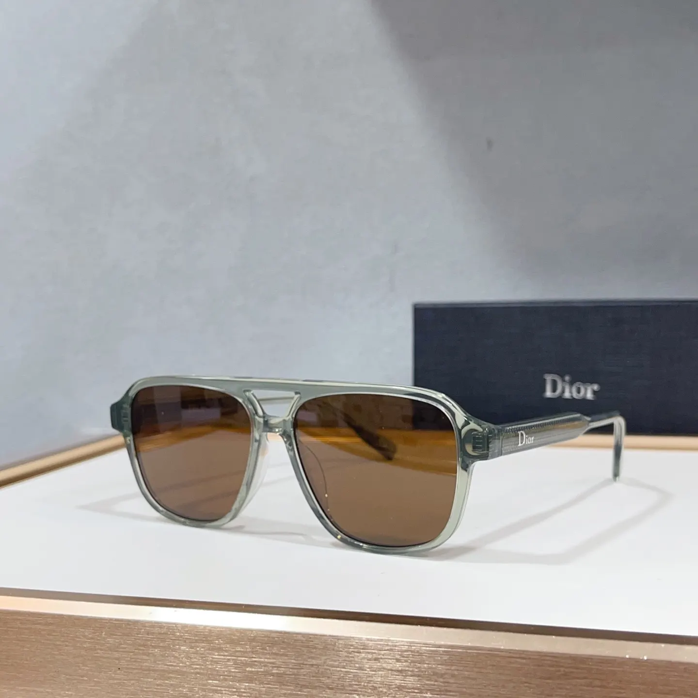 Dior 浅金色太阳镜 复古遮阳款