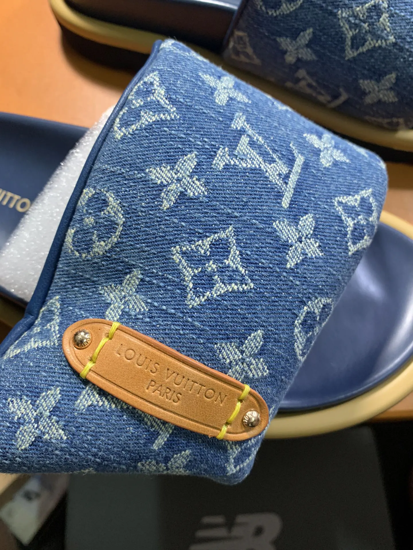 LV platform slippers, casual and versatile Image 2 LV platform slippers, casual and versatile Image 2