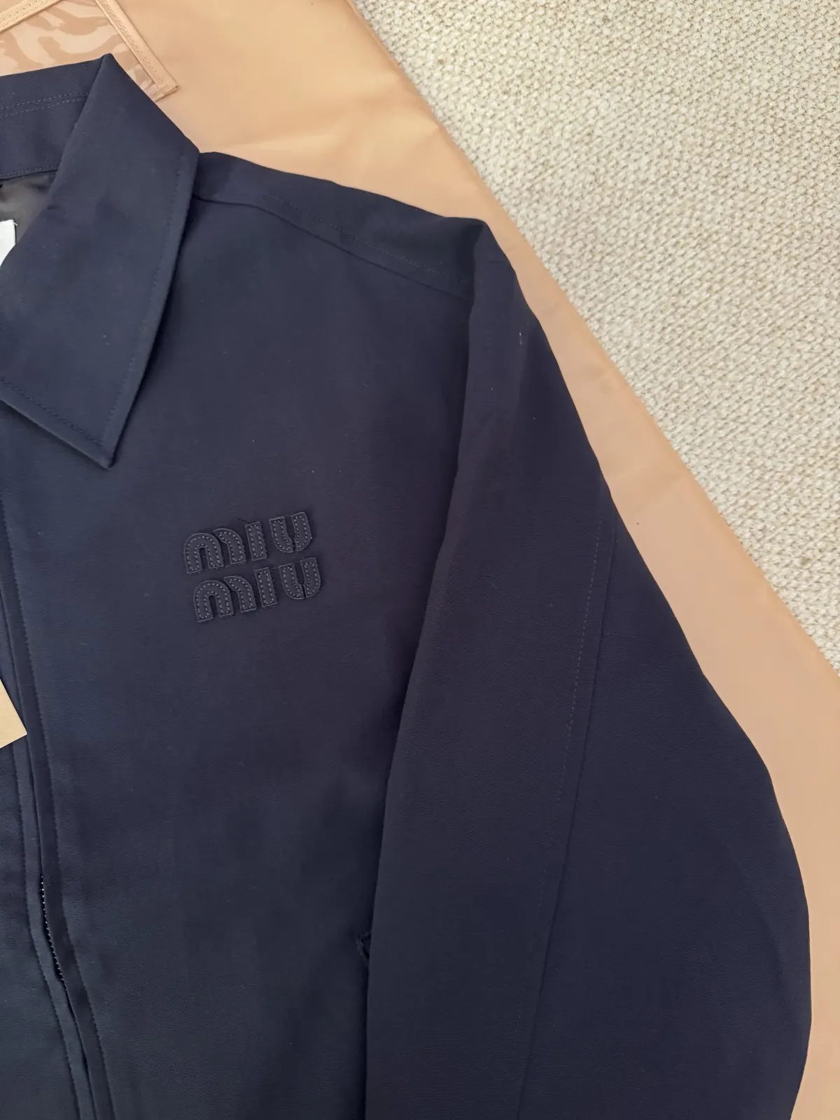 Miu Miu 藍色 刺繡 外套 通勤休閒款(數字7) Miu Miu 藍色 刺繡 外套 通勤休閒款(數字7)