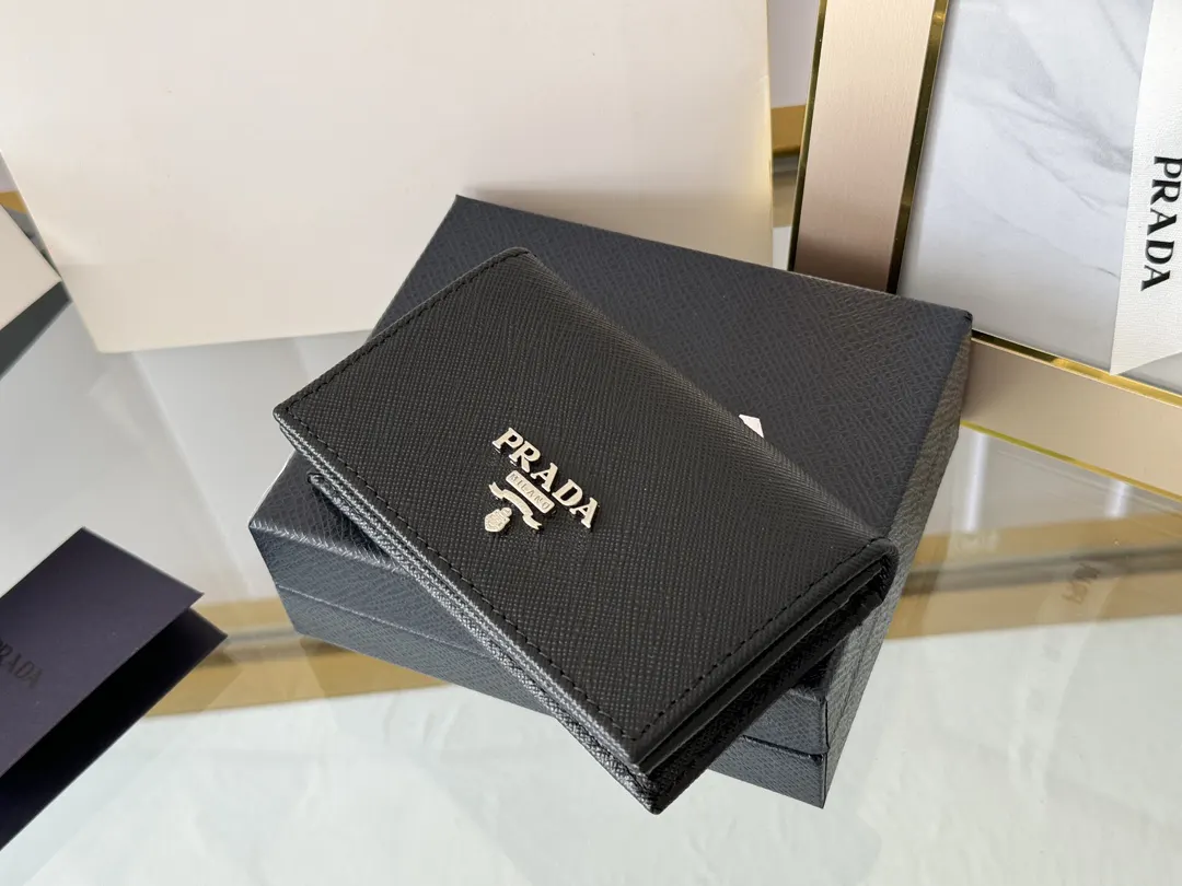 Prada 十字纹牛皮 钱包 实用卡夹
