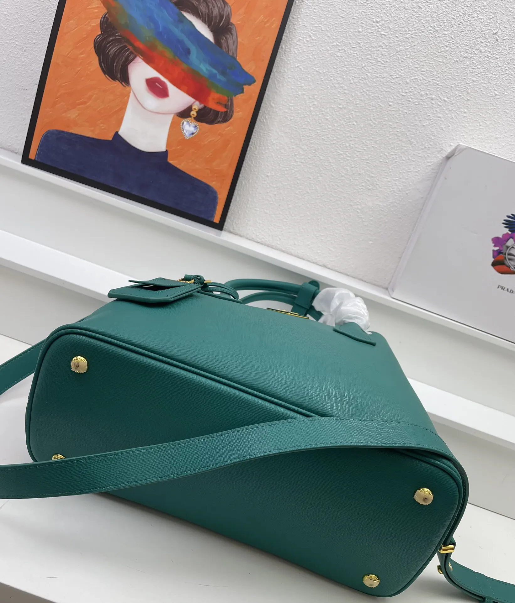 PRADA Saffiano十字纹牛皮 购物袋 轻便实用款