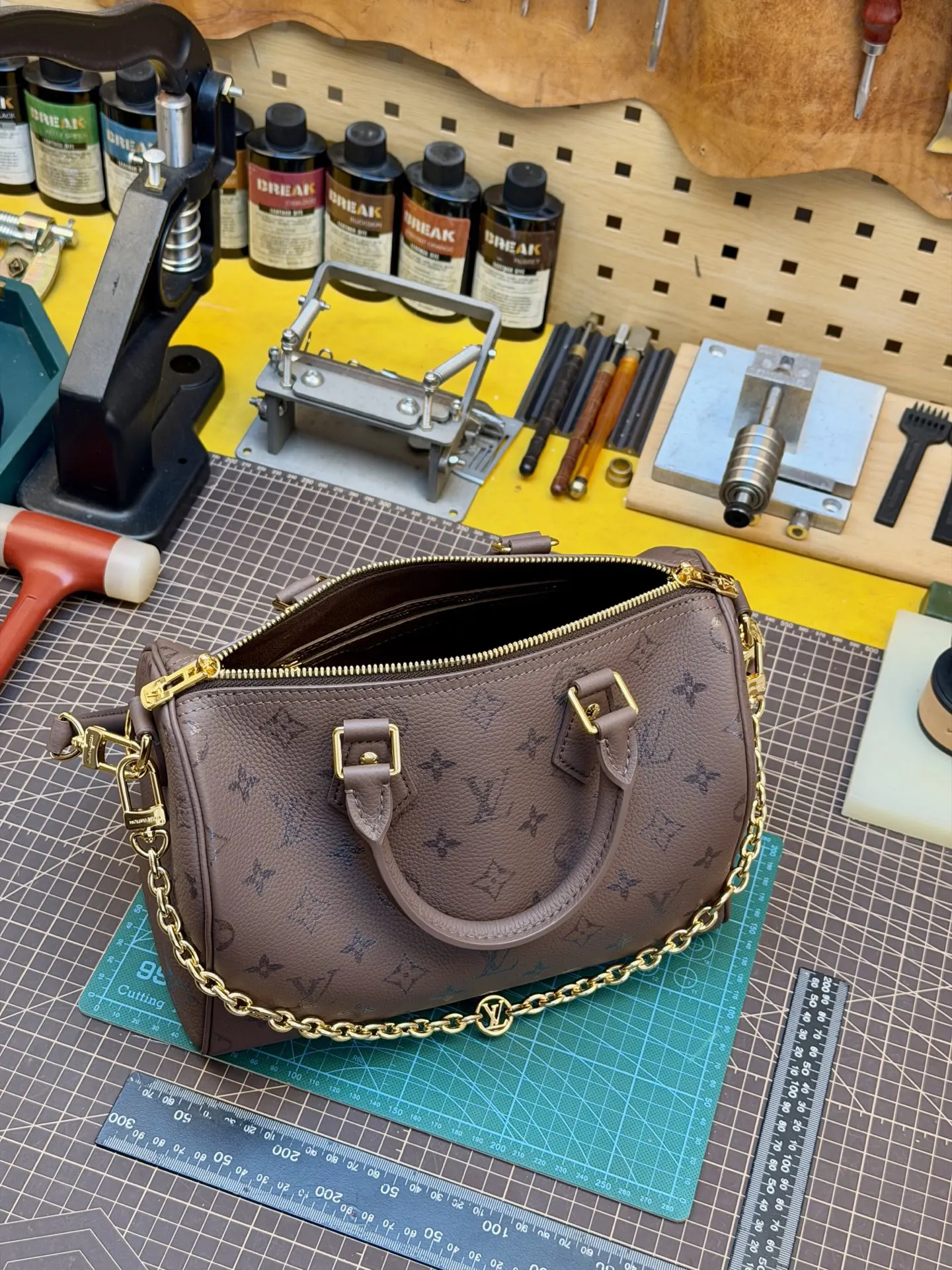 Louis Vuitton Chain Bag Leather