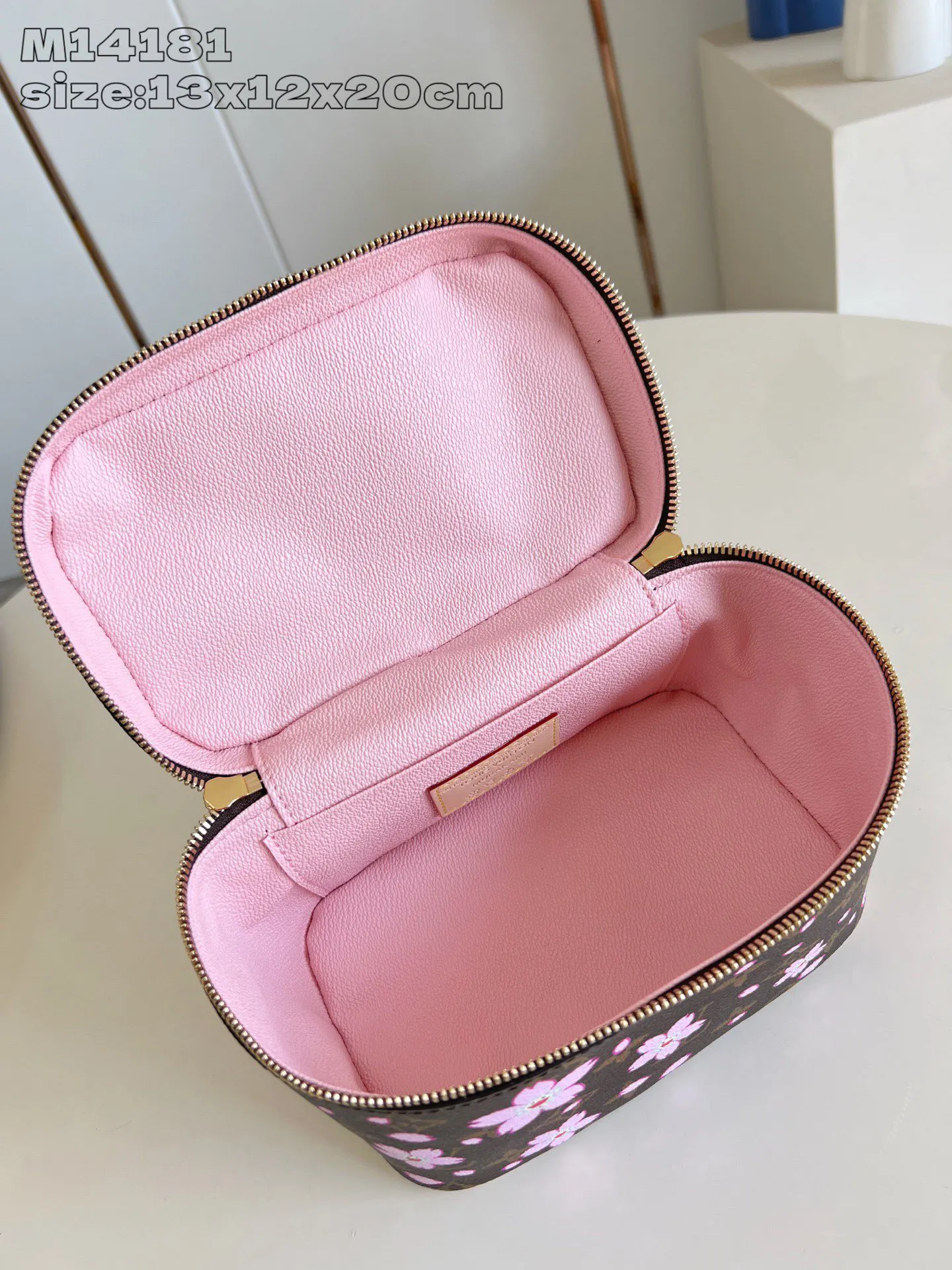 Cosmetic Pouch Leather Image 9 Cosmetic Pouch Leather Image 9