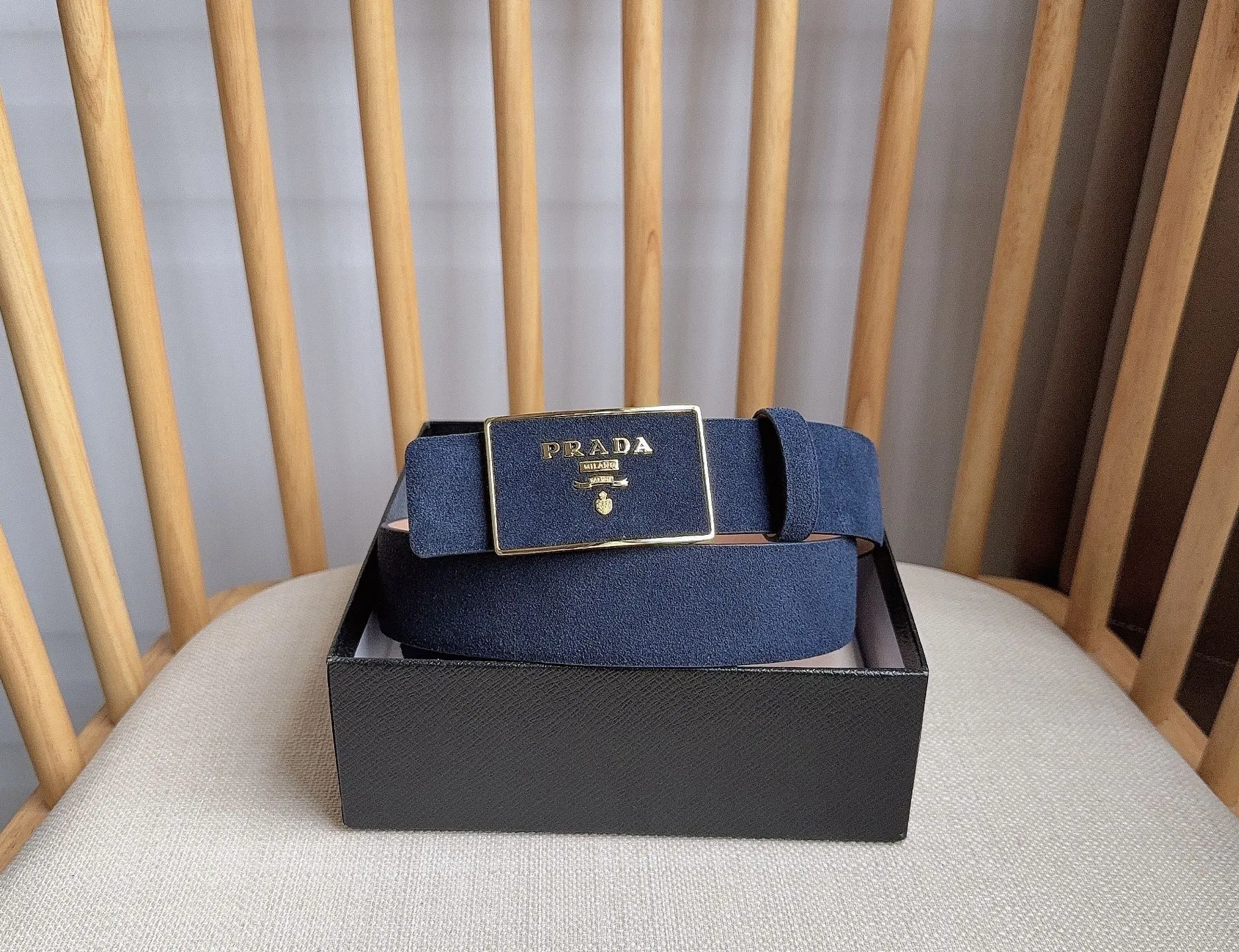 Prada 牛皮 腰带 通勤搭配