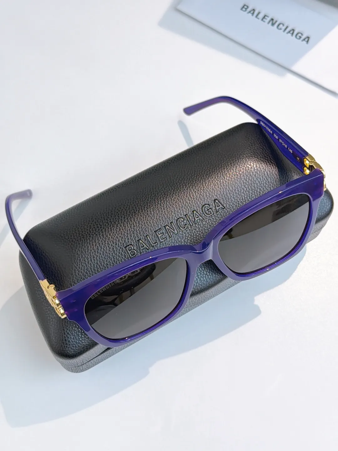 Balenciaga BB0102SA 太阳镜 精致搭配