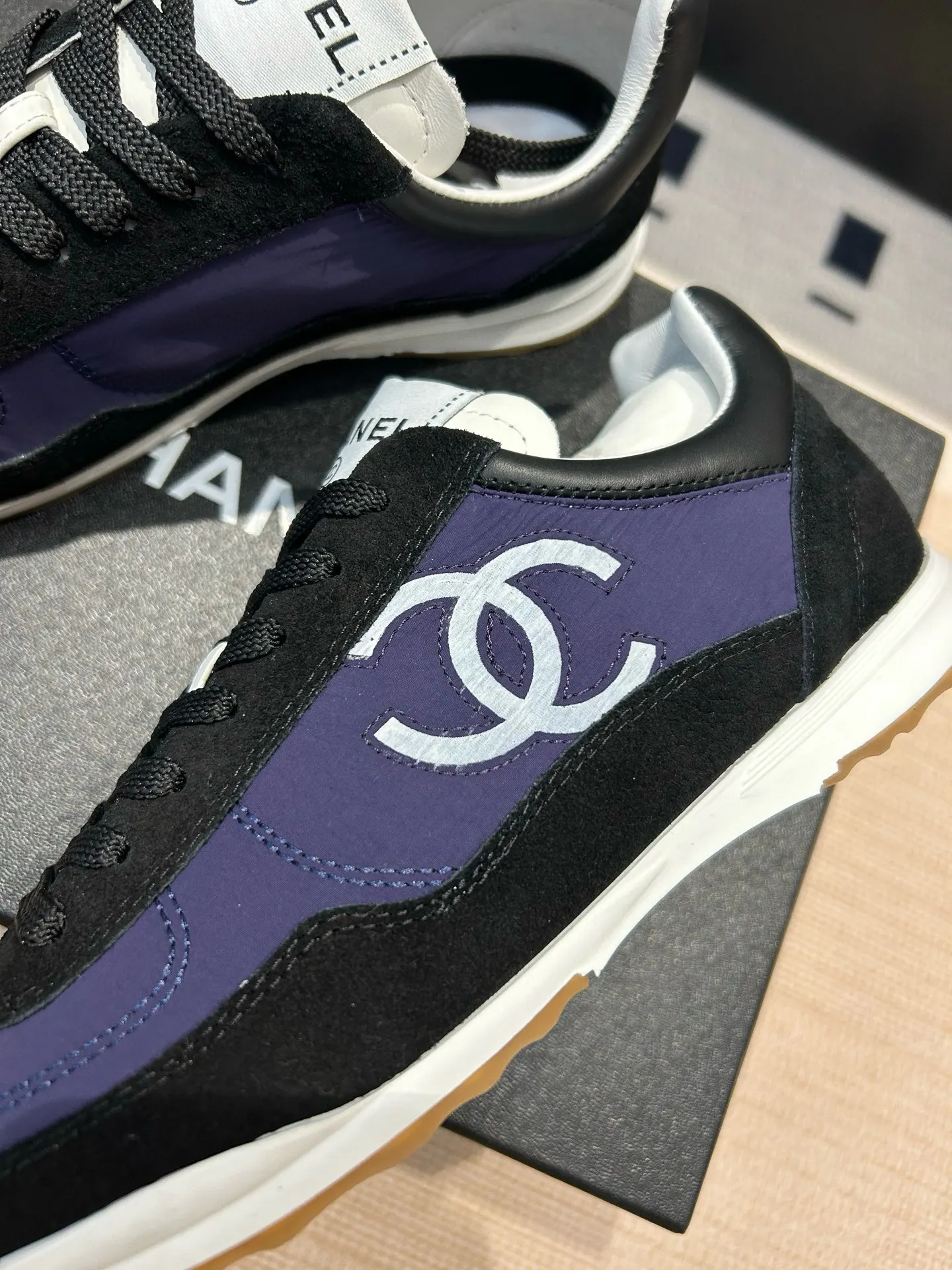 Chanel 黑白拼色双C运动鞋 低帮休闲