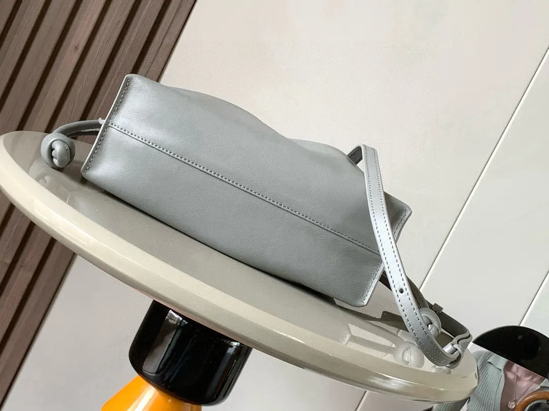 Loewe 小牛皮 托特包 大容量托特款
