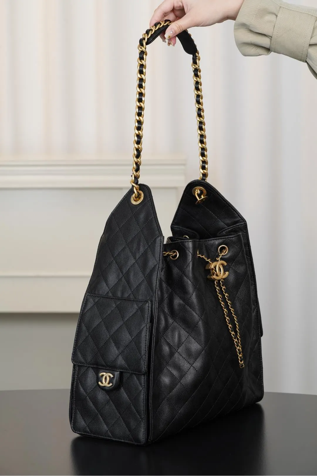 CHANEL 抽绳水桶包 黑金鱼子酱 大 休闲水桶款