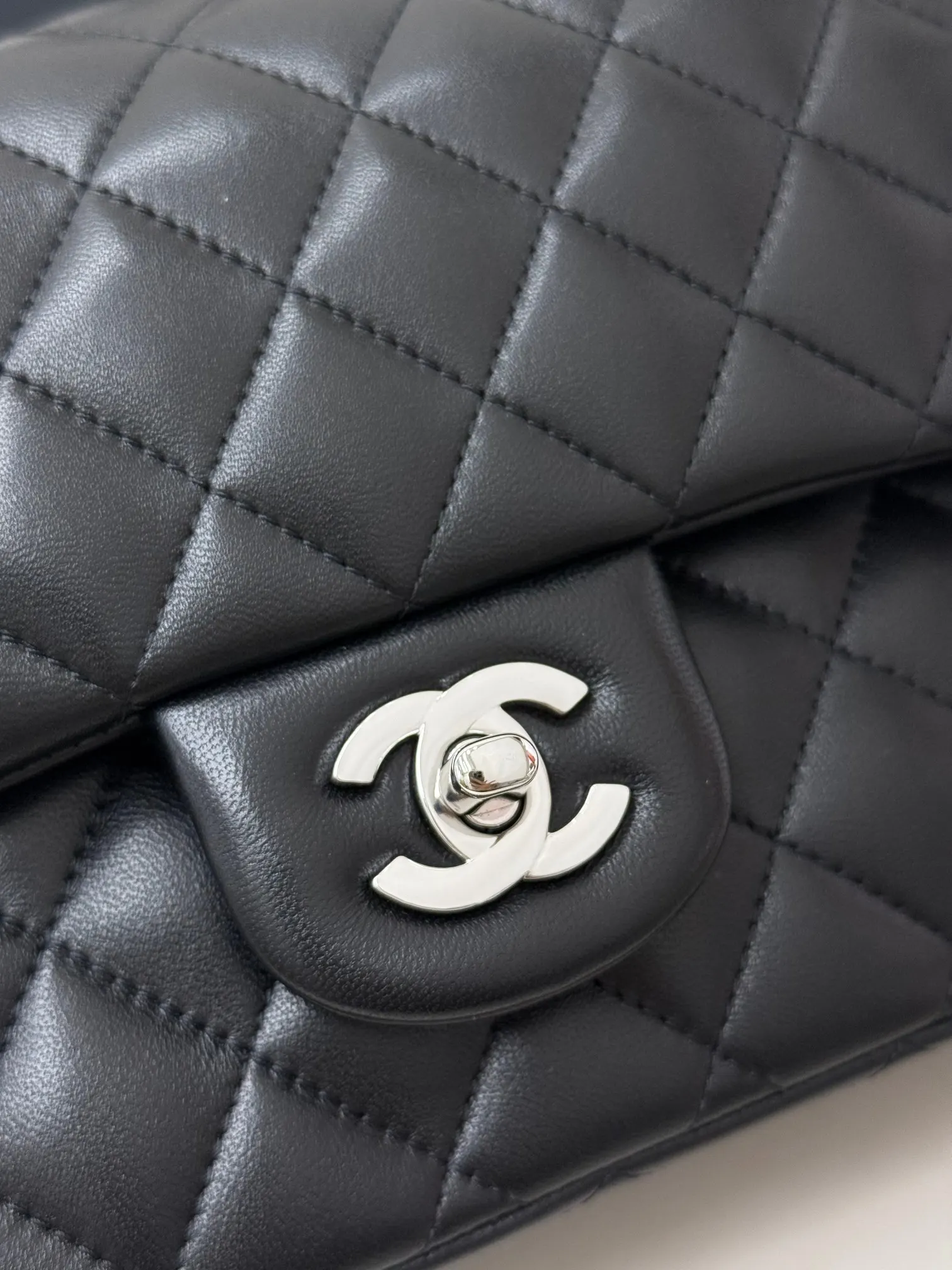 Audemars Piguet 银色 羊皮 链条包 精致链条款