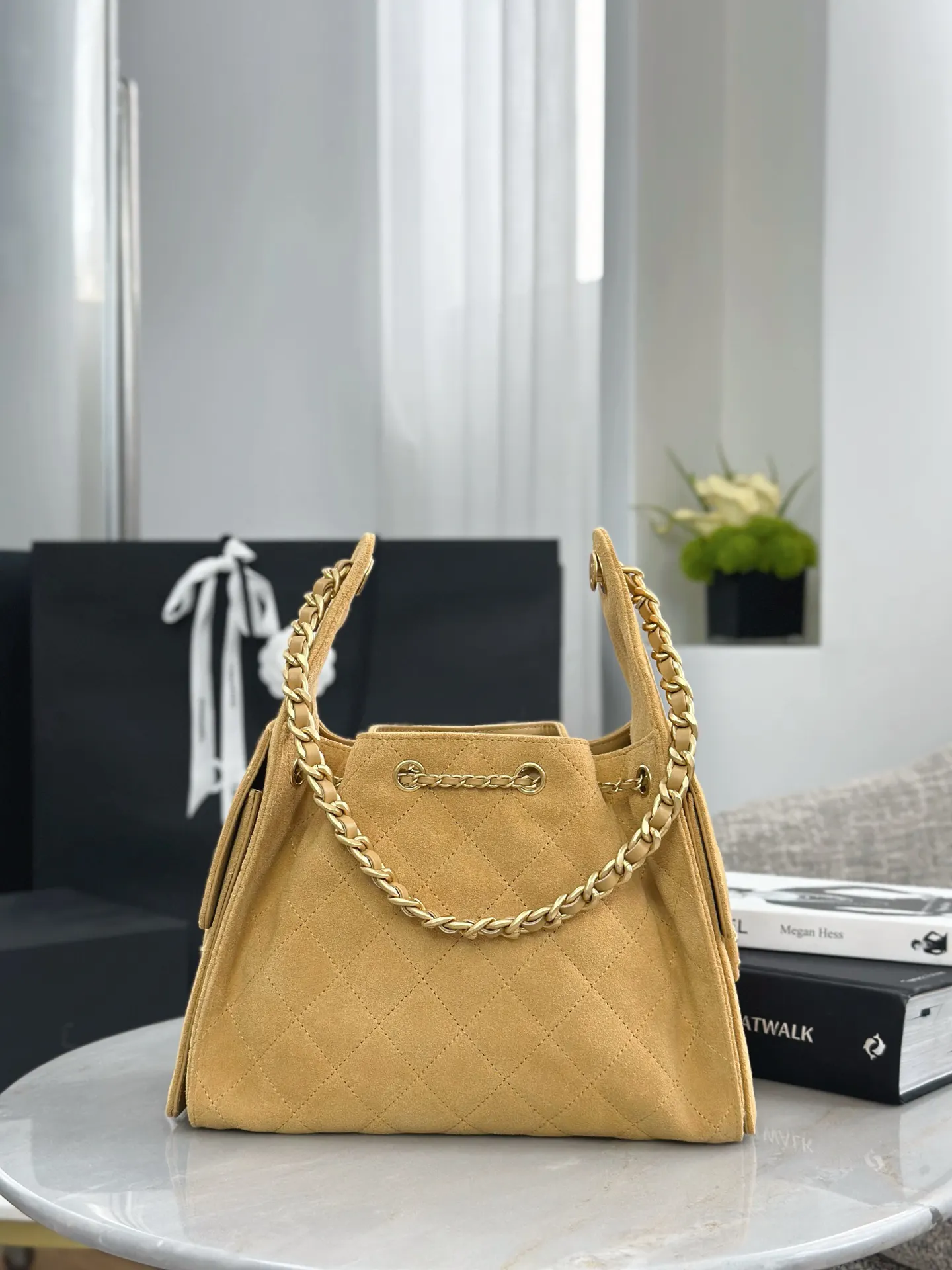Chanel Suede Hobo Underarm Bag Shoulder Back Image 4 Chanel Suede Hobo Underarm Bag Shoulder Back Image 4
