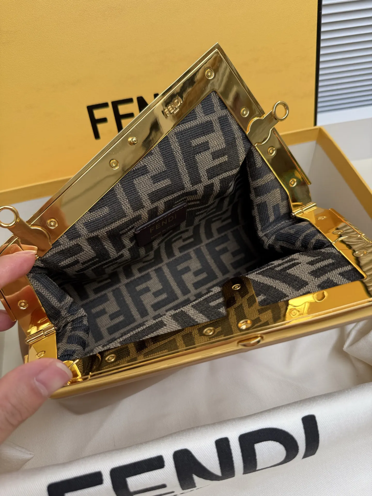 Fendi 粉色 金色 羊皮 手拿包 精致手拿款