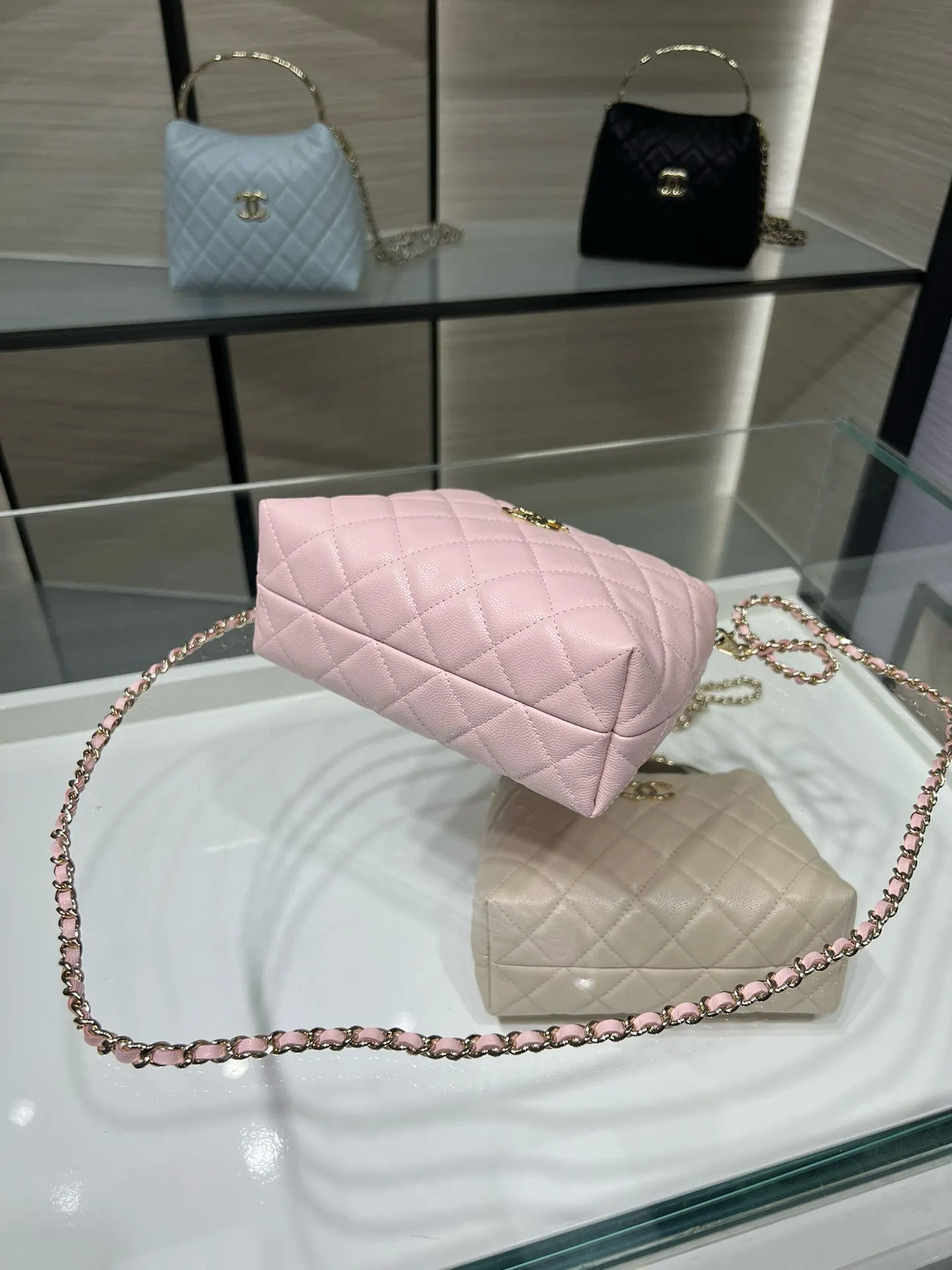 Chanel 小牛皮翻蓋鏈條包 單肩斜挎(數字6) Chanel 小牛皮翻蓋鏈條包 單肩斜挎(數字6)