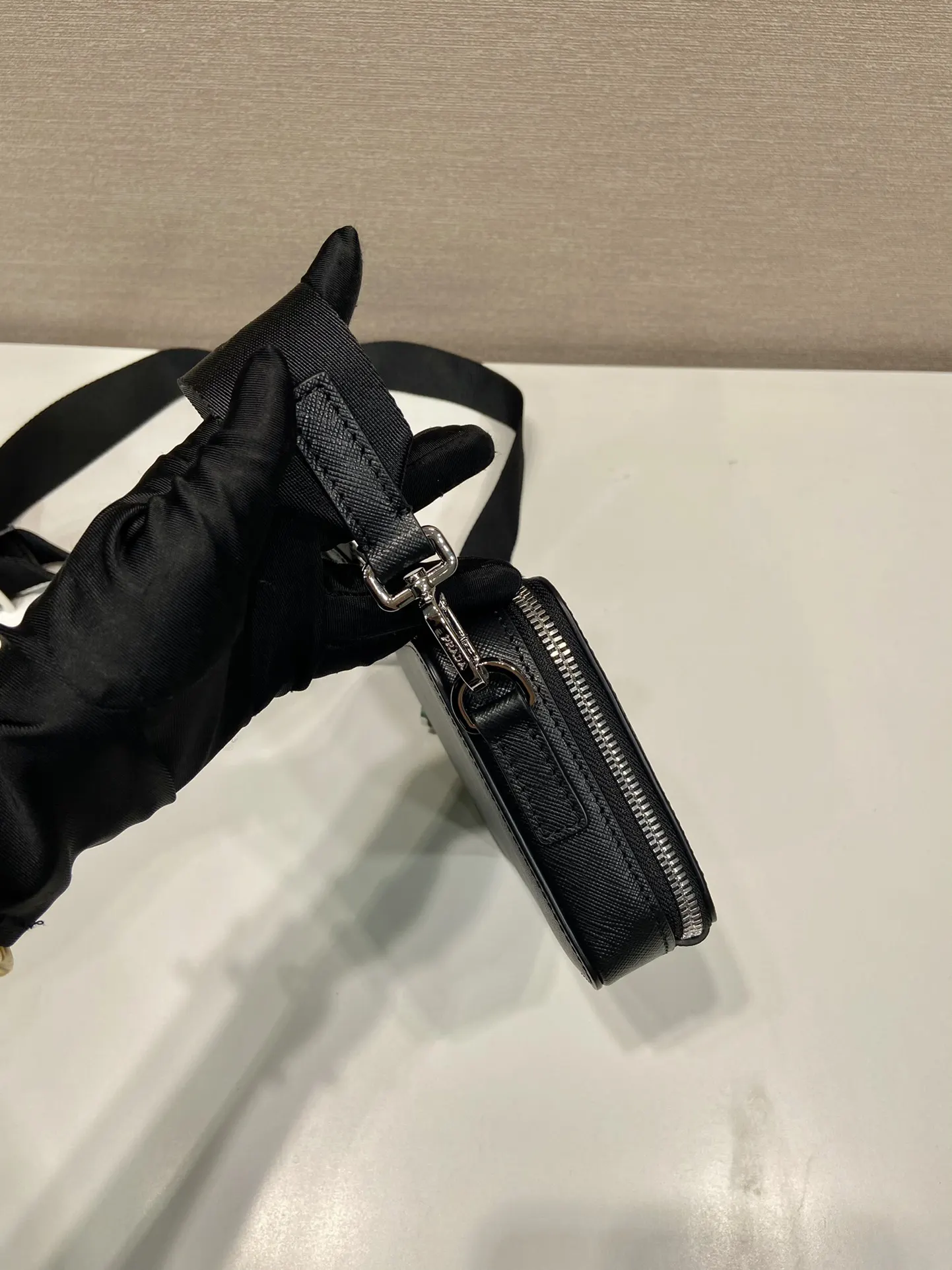 Saffiano 容量空间大 值得拥有 赶紧入手吧 长 高 斜挎包 轻便斜挎款