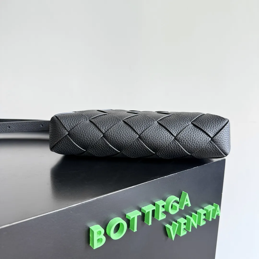 Bottega Veneta 小牛皮 斜挎包 轻便斜挎款