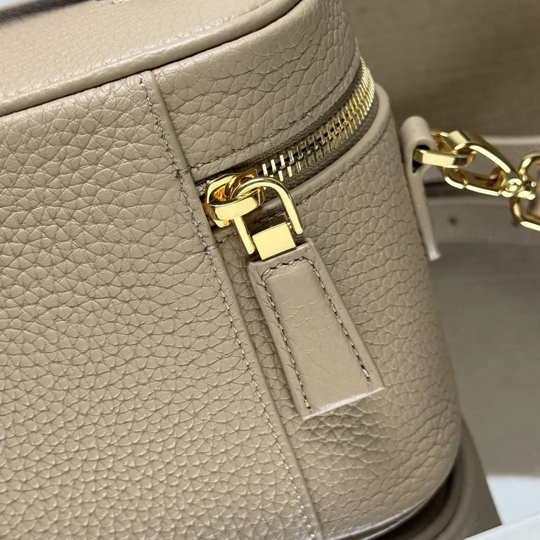 PRADA 1BH202 鹿皮 羊皮 Logo 手提包 日常通勤款