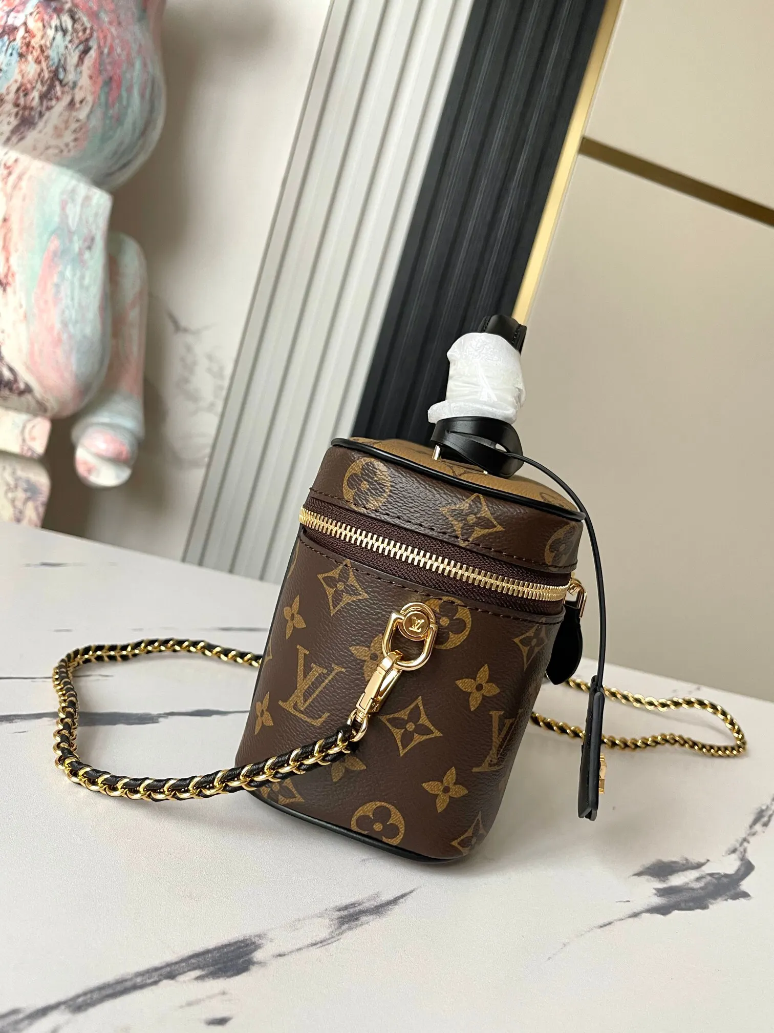LV classic Monogram, chain bag, shoulder messenger model Image 3 LV classic Monogram, chain bag, shoulder messenger model Image 3