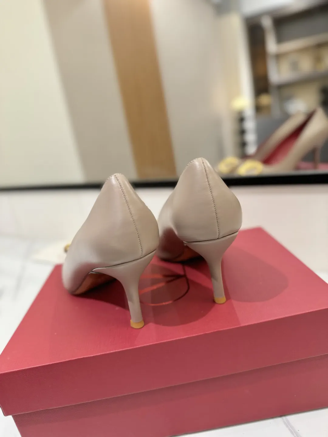 Valentino 金色 平底鞋 通勤约会款 款06