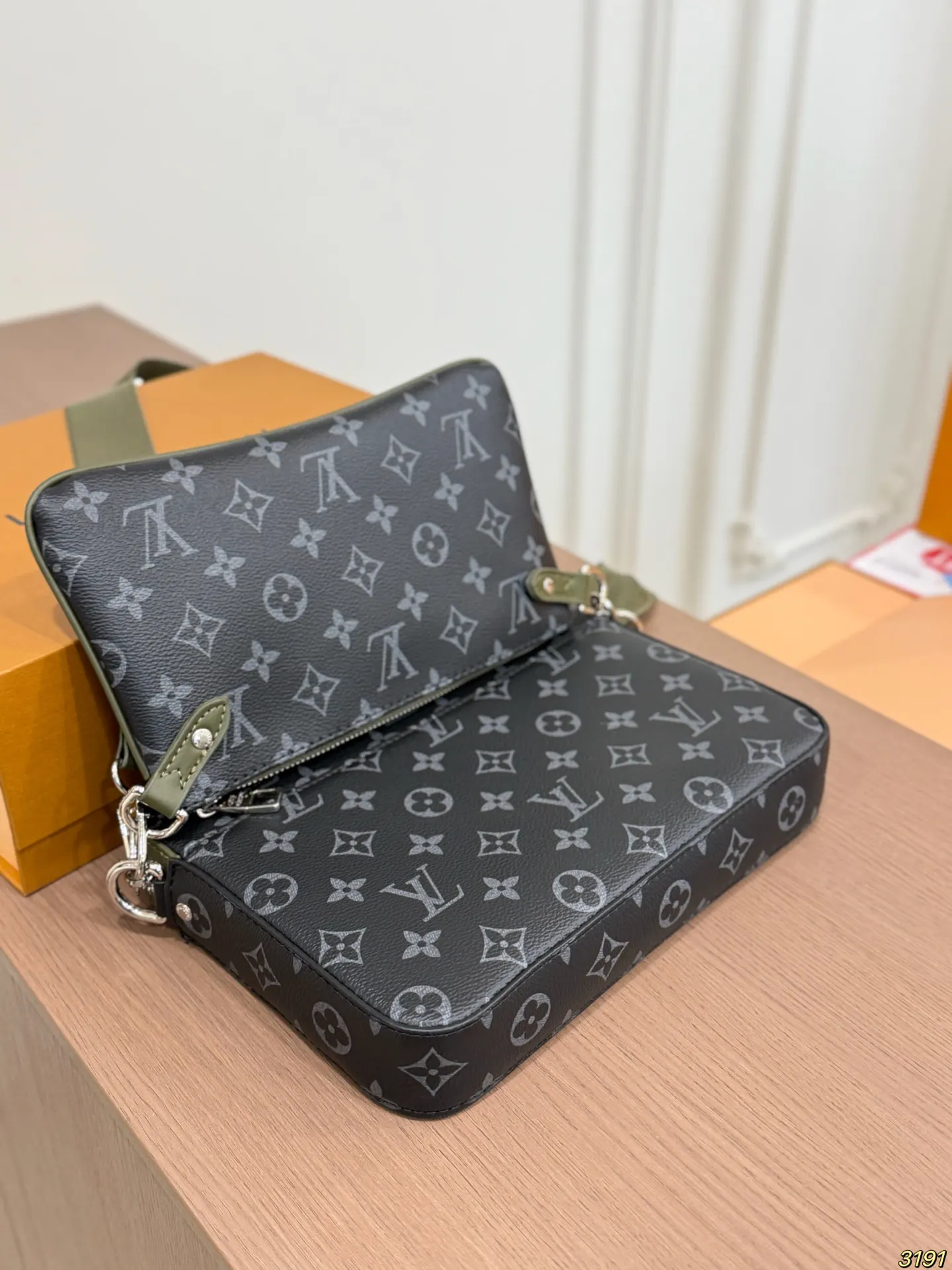 LV Trio 三合一邮差包 拉链前袋和零錢包均可拆卸 手拿包 精致手拿款