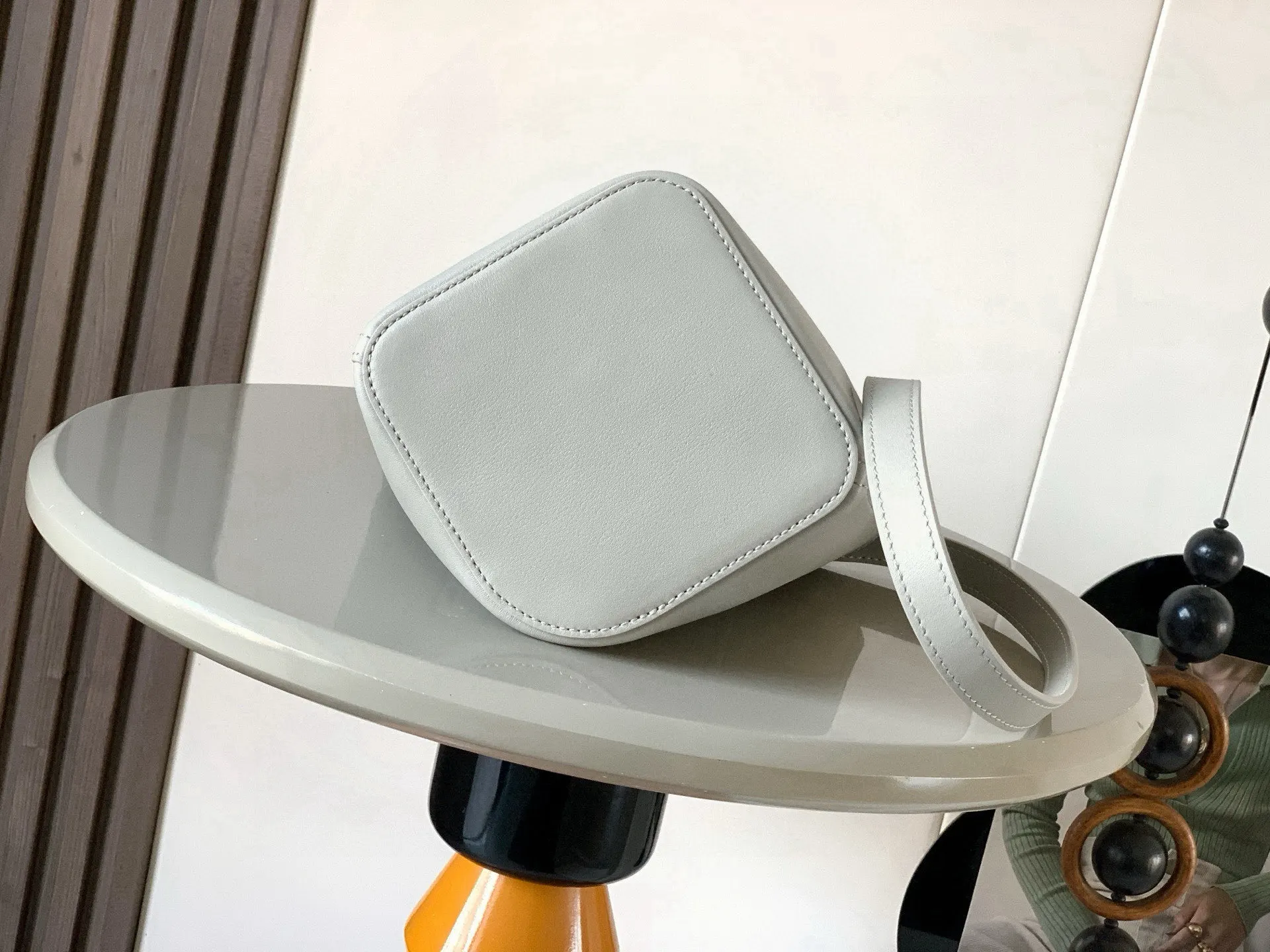 灰色 牛皮 迷你柔软粒面牛皮革 Pebble Bucket 水桶 水桶包 休闲水桶款