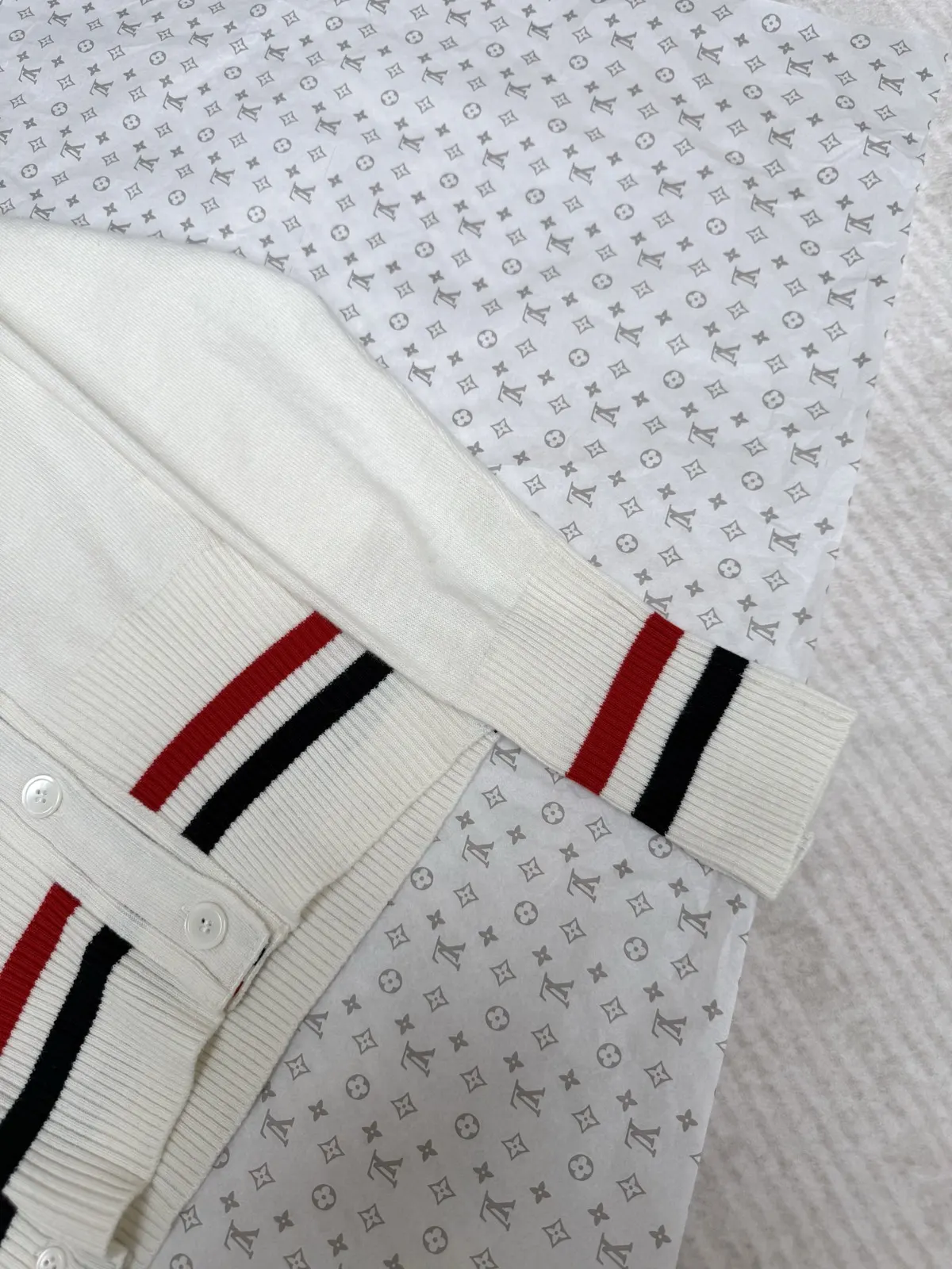 Thom Browne 26SS 白色 羊毛 外套 通勤休閒款(數字6) Thom Browne 26SS 白色 羊毛 外套 通勤休閒款(數字6)