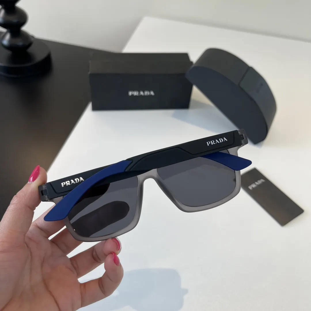 PRADA 太阳眼镜 时尚遮阳款