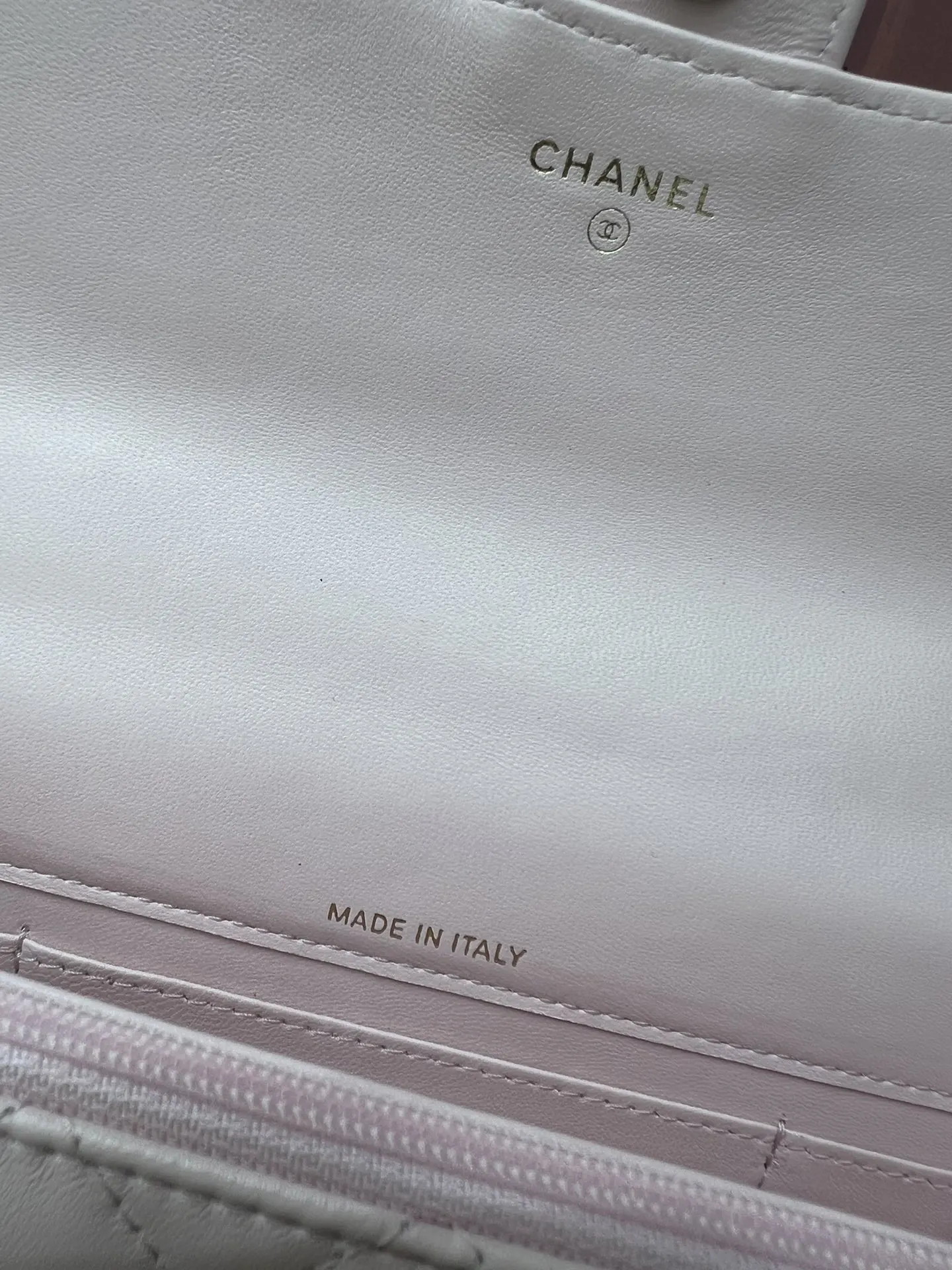 CHANEL 22 Bag 粉色羊皮链条包 礼盒款