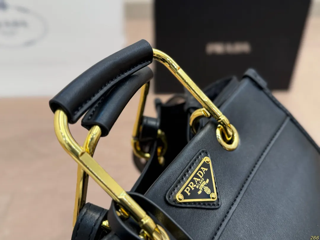 Prada 盒 托特包 質感很高級 容量 大也很耐用 大容量托特款