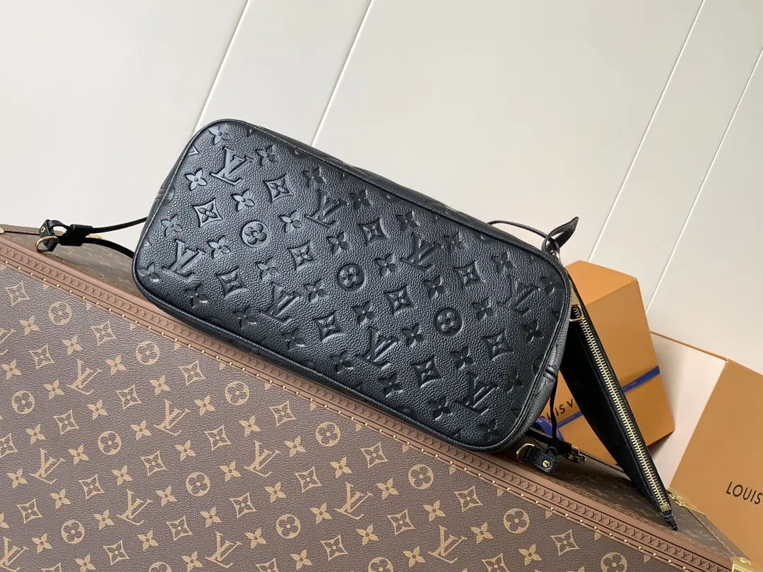 Neverfull 黑色 米白 手拿包 精致手拿款