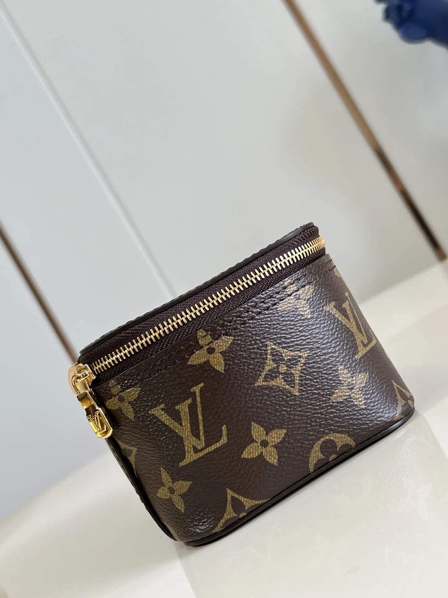 LV 老花 牛皮 既可置于行李箱内有序收纳物品 亦可在抵达后外带背携随 旅行拉杆款 轻便出行款