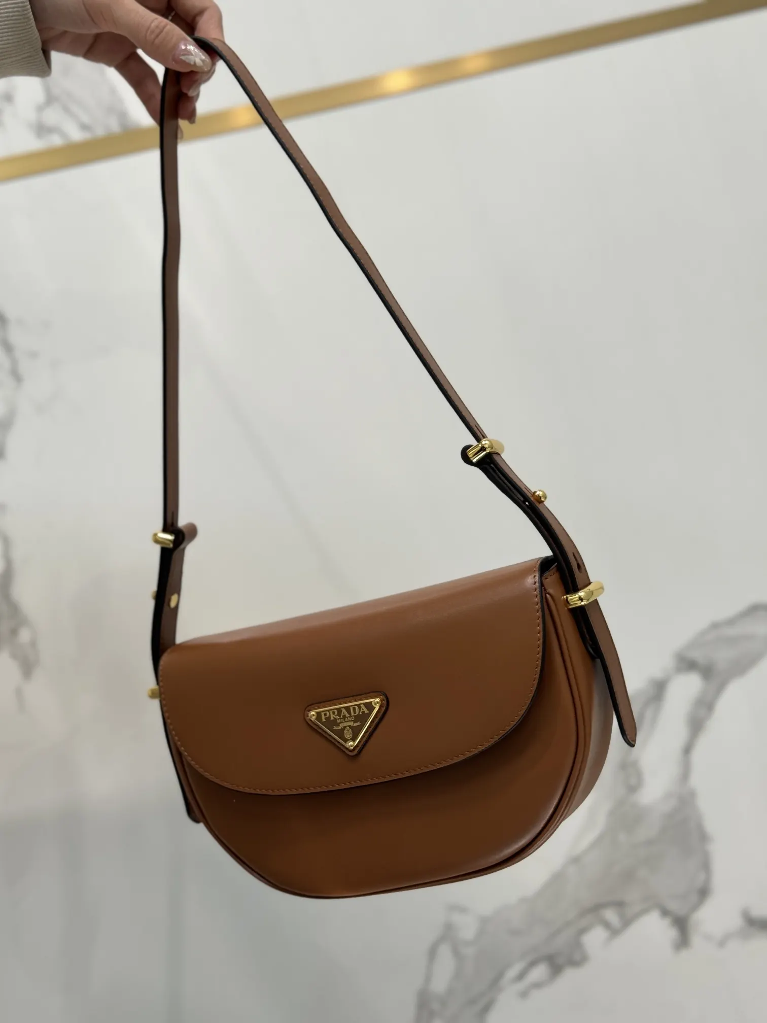 Prada 牛皮 羊皮 斜挎包