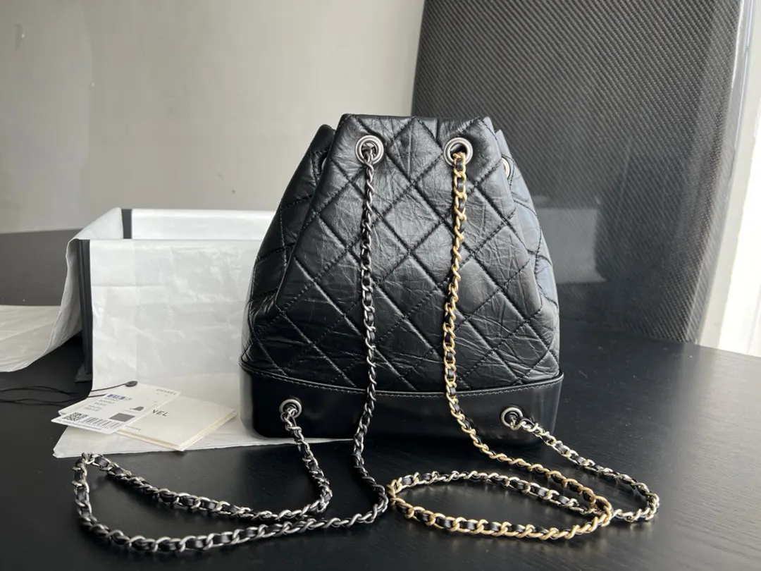 Chanel Oil Wax Sheepskin Flap Chain Bag One Shoulder Cross