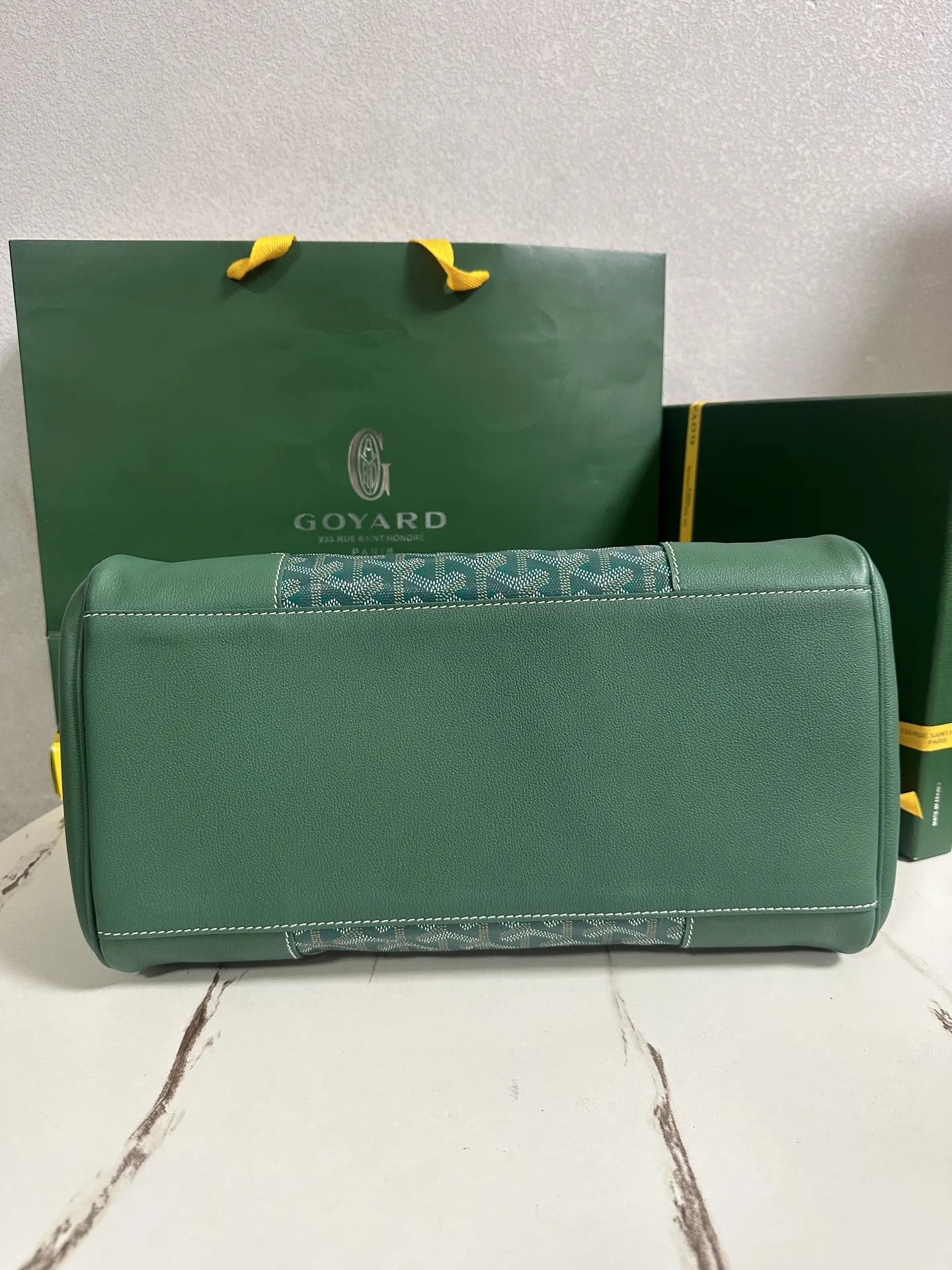 Goyard 小牛皮 无论包是打开还是合上 在内还是在外 它都能与女性生活 托特包 大容量托特款