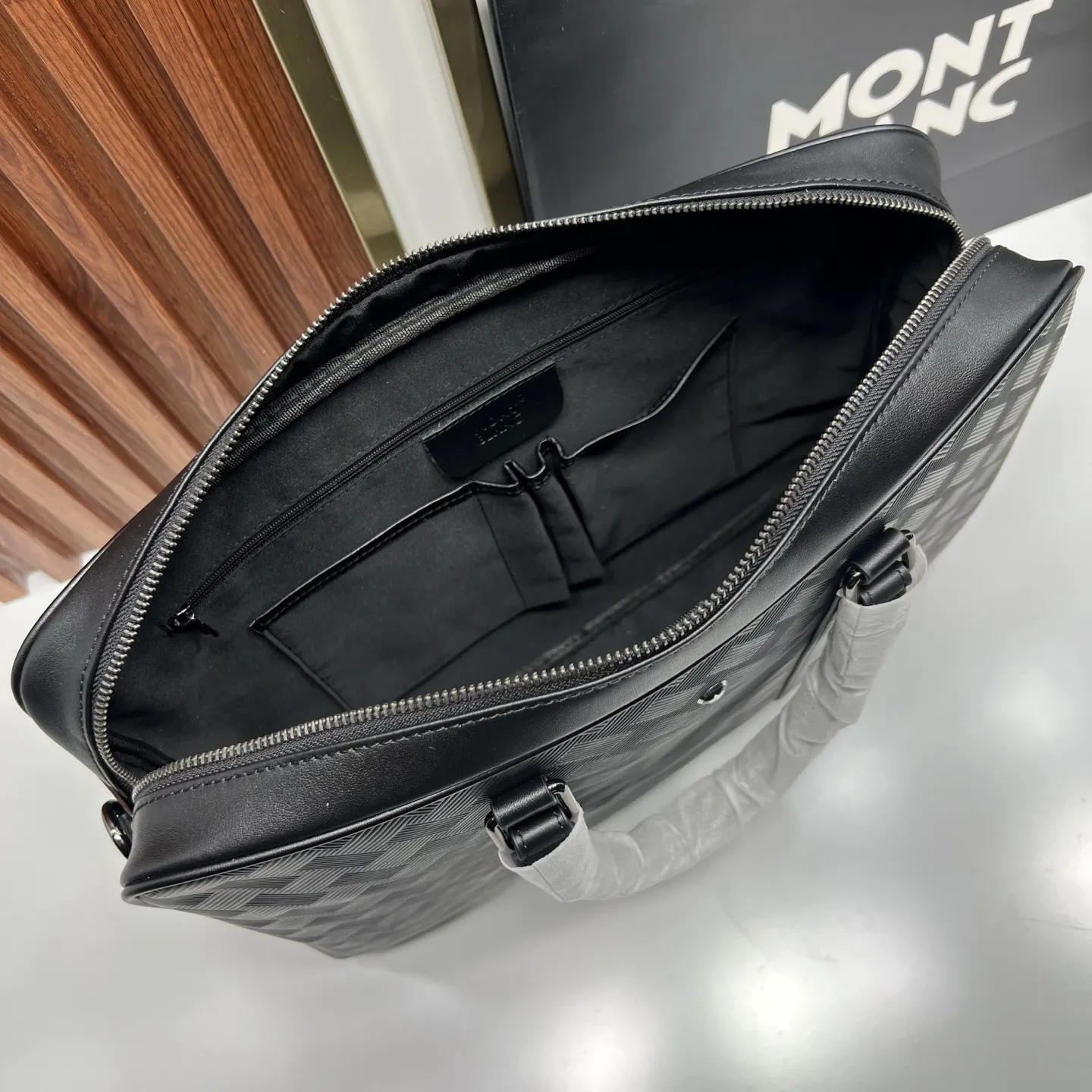 黑色 牛皮 MONTBLANC 万宝龙 公文包 商務通勤款(數字9) 黑色 牛皮 MONTBLANC 万宝龙 公文包 商務通勤款(數字9)