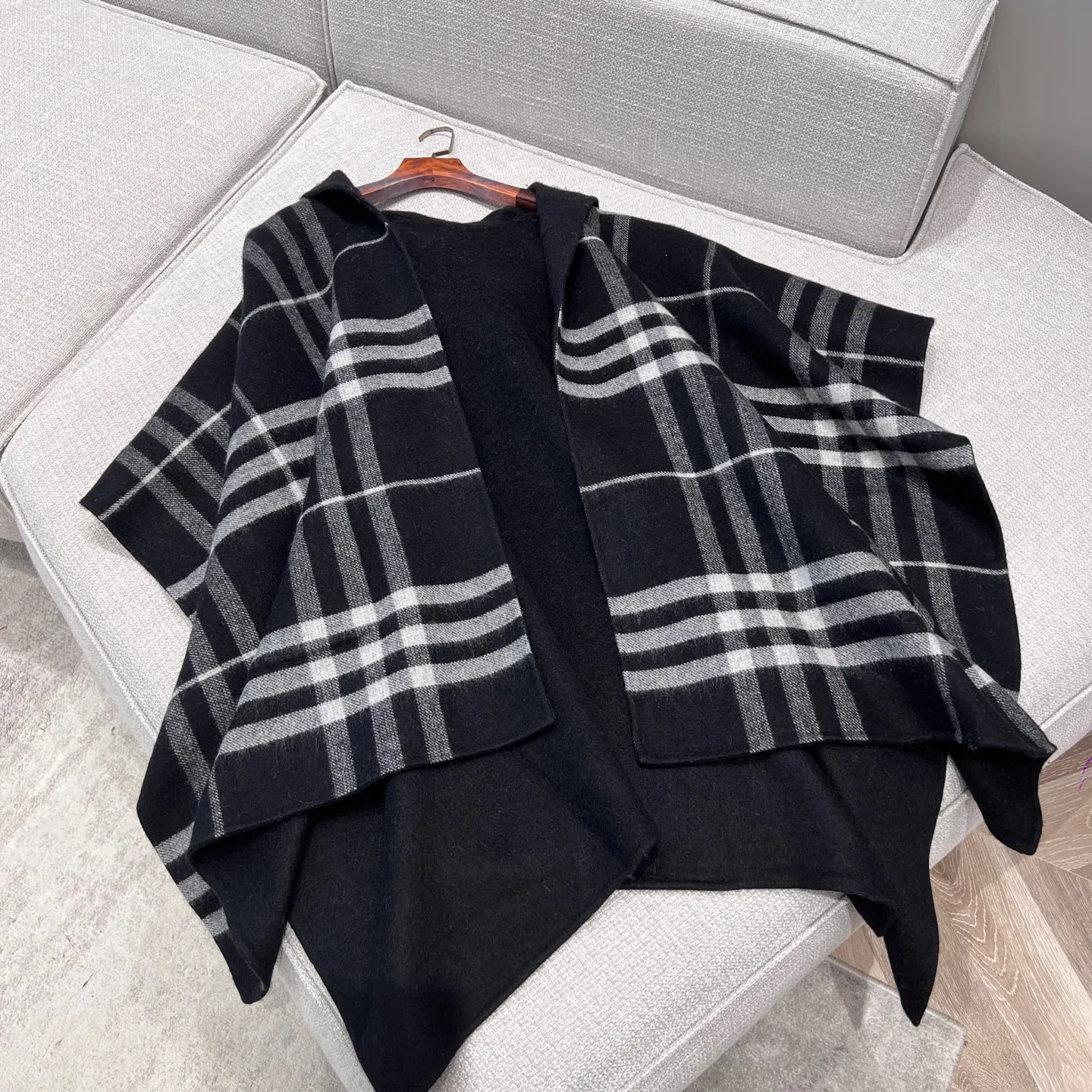 Burberry 黑色 羊绒 格纹 马术 帽子 日常造型款