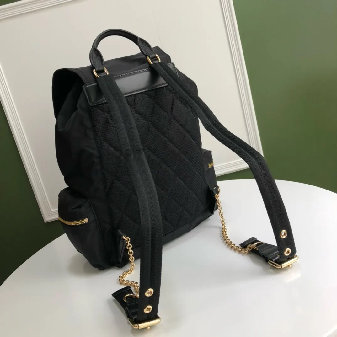 尼龍 黑 棕 「The Rucksack 军旅」为时装秀主 單肩包 日常單肩背款(數字9) 尼龍 黑 棕 「The Rucksack 军旅」为时装秀主 單肩包 日常單肩背款(數字9)