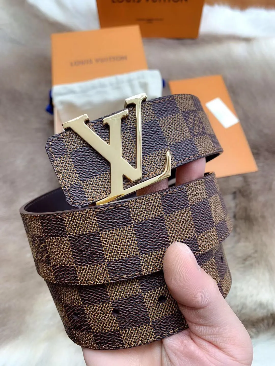 LV 老花半月腋下包 復古肩背款(數字10) LV 老花半月腋下包 復古肩背款(數字10)