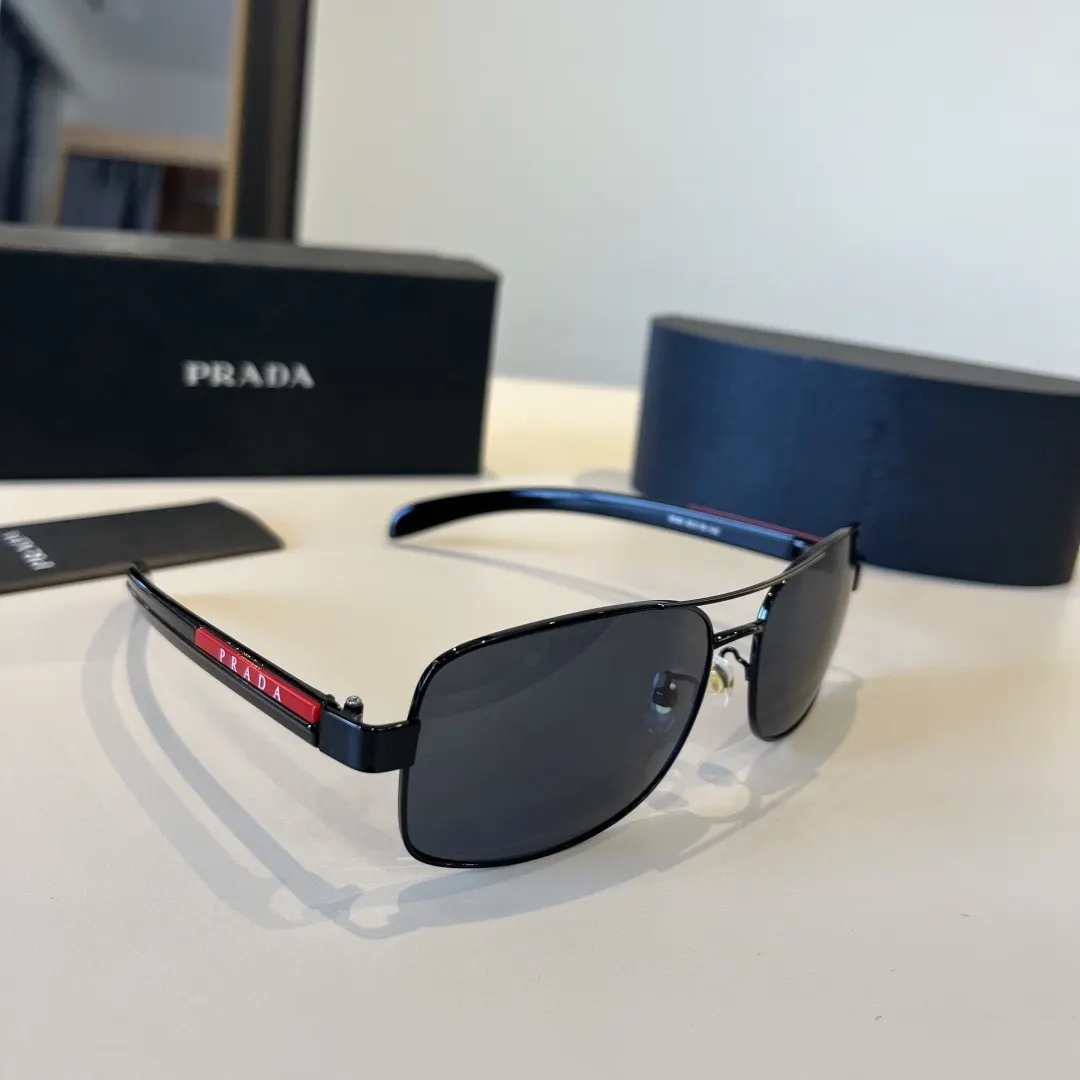 PRADA 太阳眼镜 时尚遮阳款