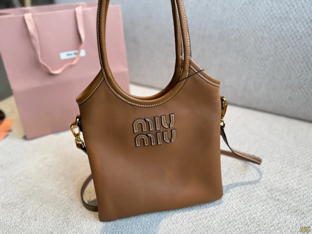 Miu ⃣ 色 miumiu 美式复古神仙迷你托 托特包 大容量托特款