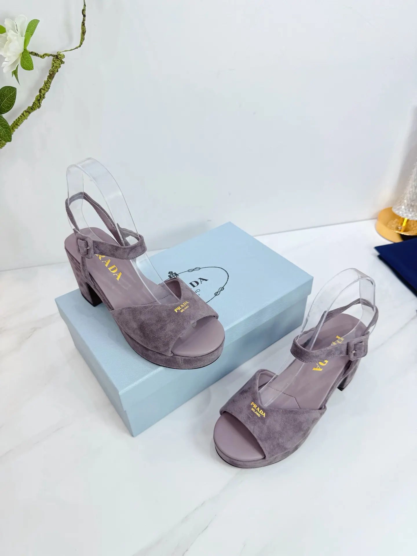 PRADA 羊皮 休闲鞋 舒适百搭款