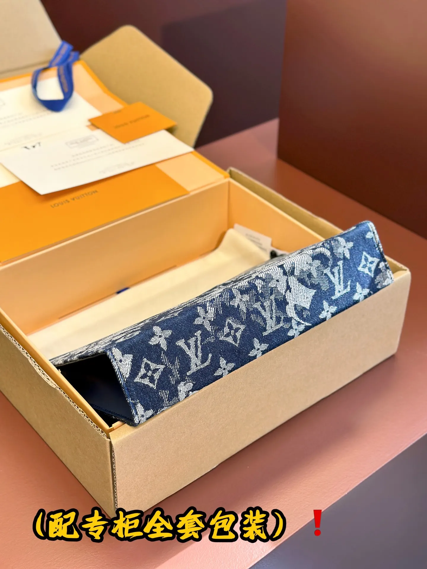 帆布 拉链开合稳妥保护其中物品 手拿包 精致手拿款