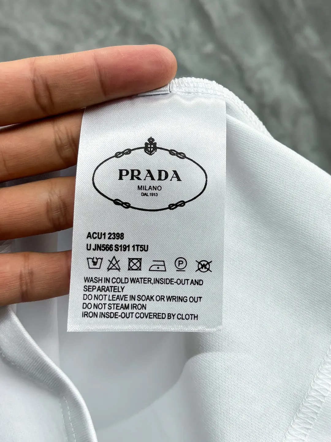 PRADA 三角标 短袖T恤 休闲百搭款