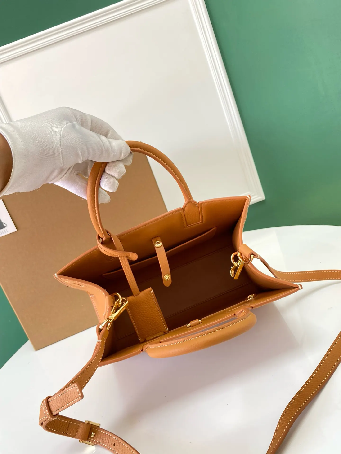 Burberry 小牛皮 托特包 大容量托特款