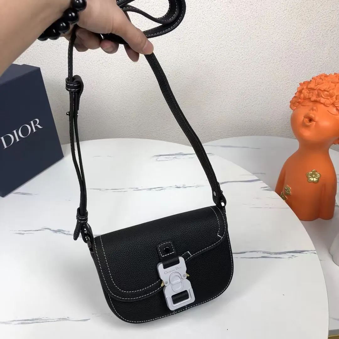 黑色 牛皮 市场 欢迎对比 马鞍手拿包附 精致手拿款