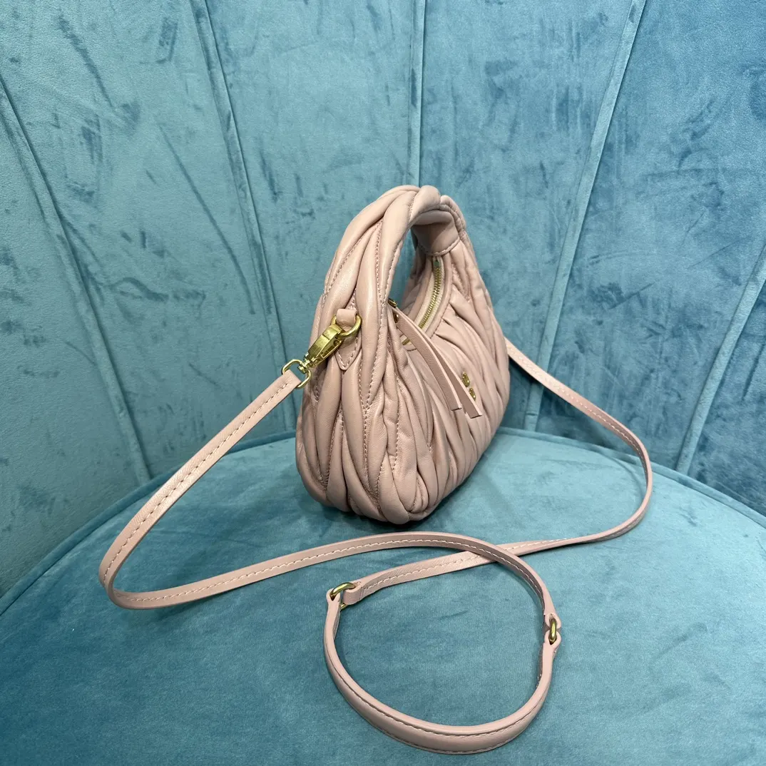 Miu 羊皮 斜挎包 轻便斜挎款