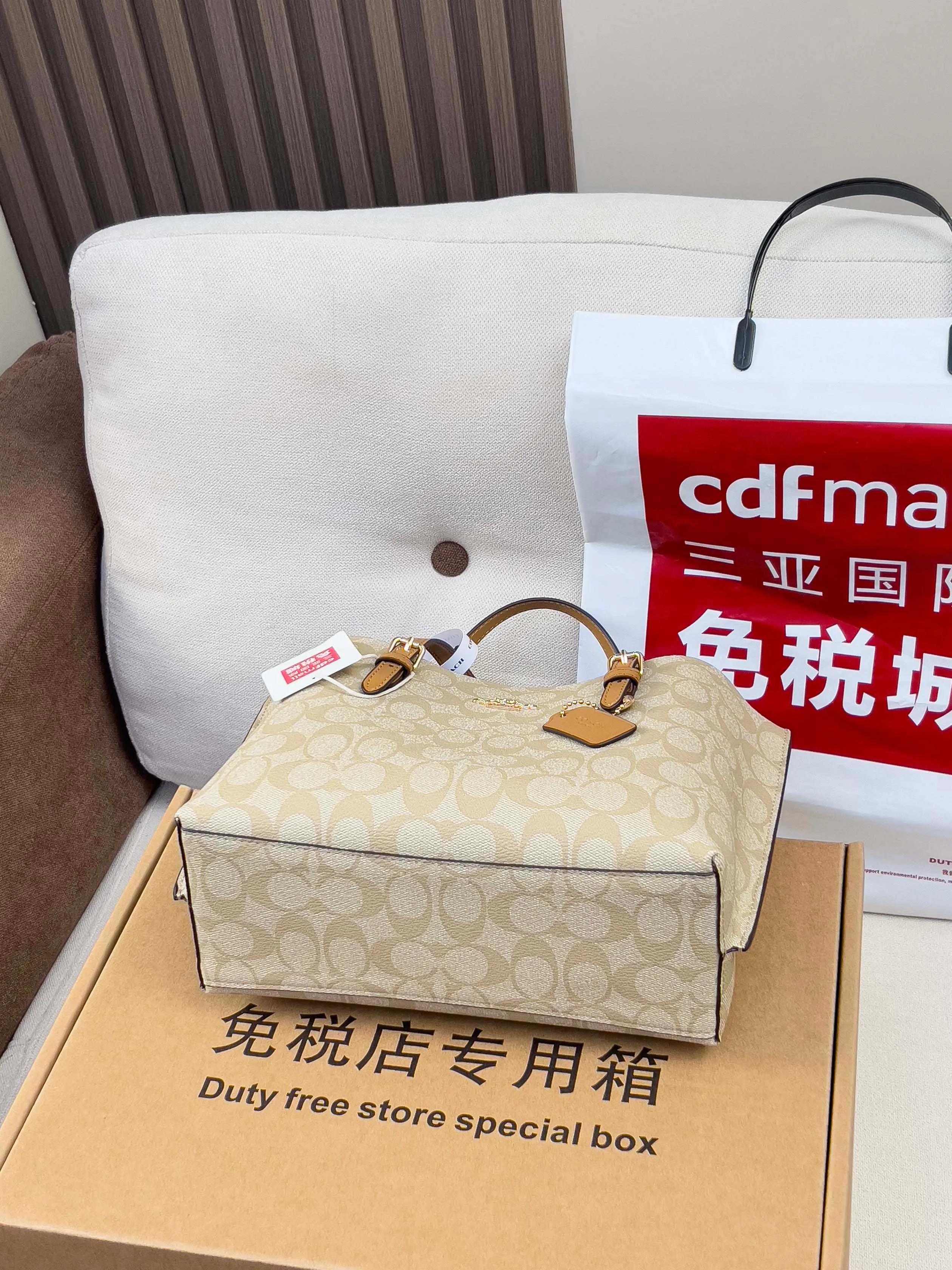 Coach 图片 Mollie Tot 托特包 大容量托特款